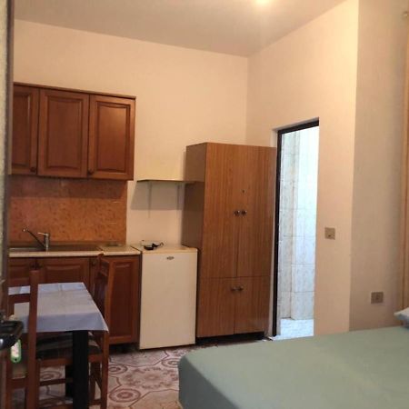Vila Osmenaj Rent Room Or Apartment Wlora Zewnętrze zdjęcie
