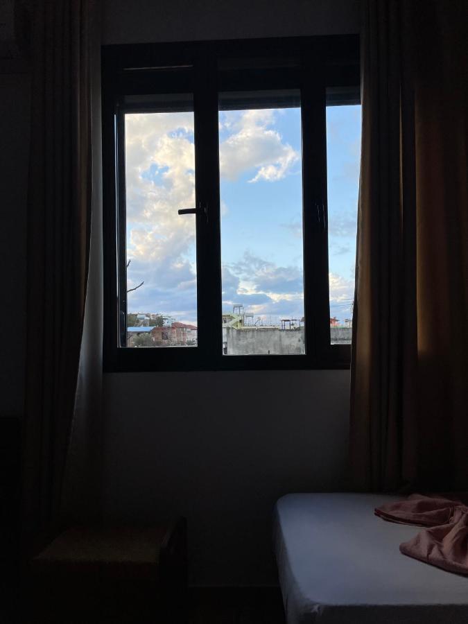 Vila Osmenaj Rent Room Or Apartment Wlora Zewnętrze zdjęcie