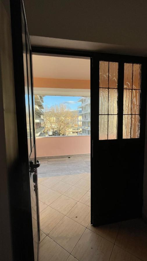 Vila Osmenaj Rent Room Or Apartment Wlora Zewnętrze zdjęcie