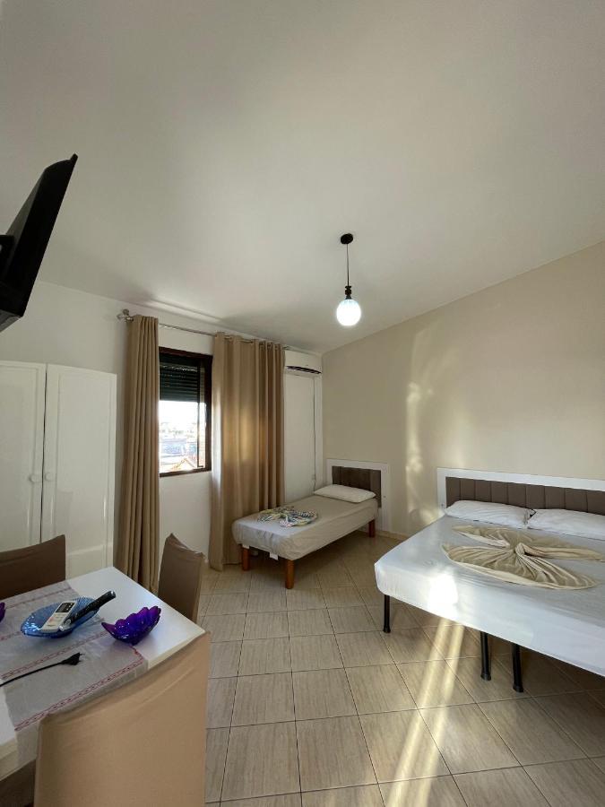 Vila Osmenaj Rent Room Or Apartment Wlora Zewnętrze zdjęcie