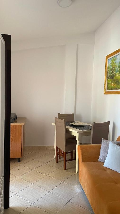 Vila Osmenaj Rent Room Or Apartment Wlora Zewnętrze zdjęcie