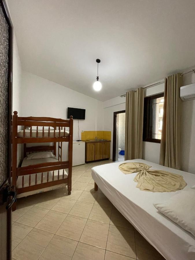 Vila Osmenaj Rent Room Or Apartment Wlora Zewnętrze zdjęcie