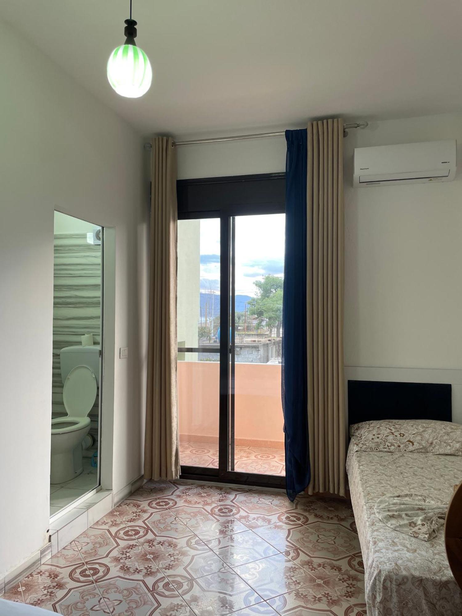 Vila Osmenaj Rent Room Or Apartment Wlora Zewnętrze zdjęcie